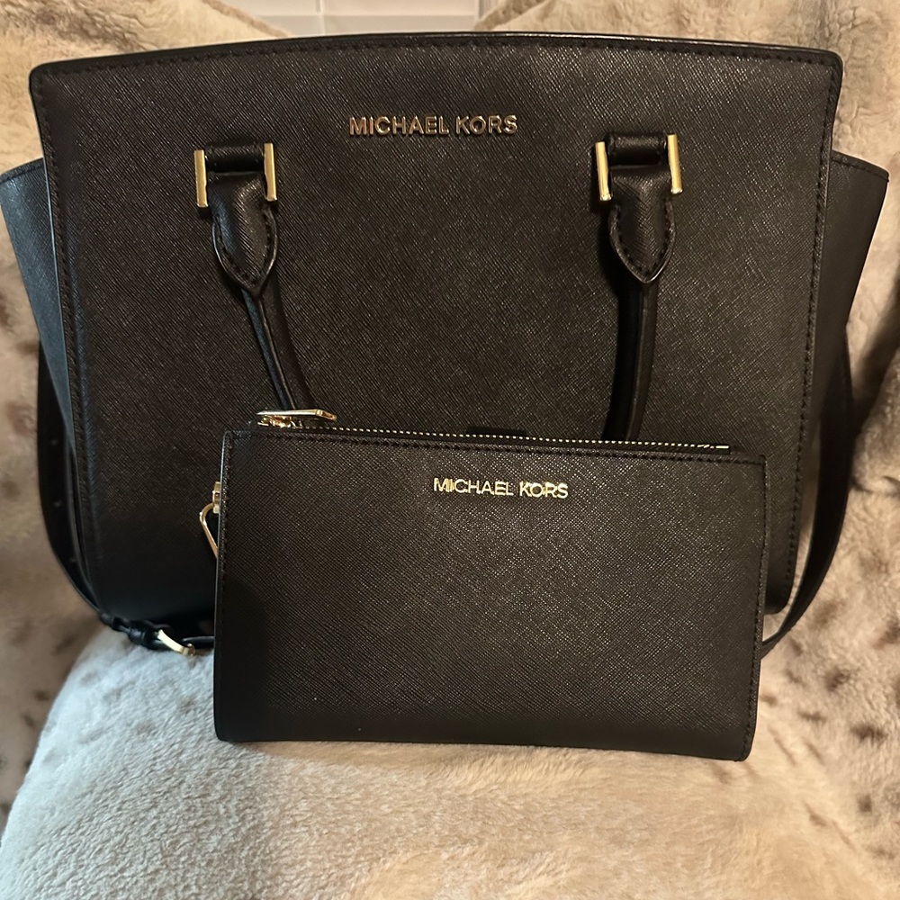 Michael Kors Selma Medium Saffiano Satchel & Adele Logo Smartphone Wallet Black
